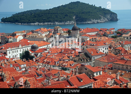 Altstadt von Dubrovnik und die Insel Lokrum Kroatien Stockfoto