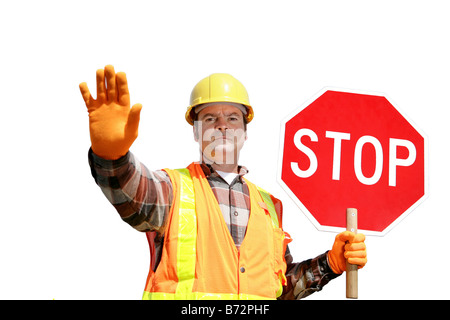 Ein Bauarbeiter stoppen Verkehr mit einem Stop-Schild isoliert auf weiß Stockfoto