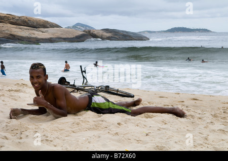 Spaß am Strand von Ipanema in Rio De Janeiro Stockfoto