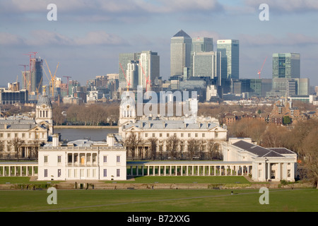 Queens house, old Royal Naval College und Docklands von London Greenwich Park gesehen Stockfoto