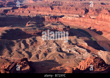 Der Colorado River nähert sich der Schwanenhals in den frühen Morgenstunden von tot Pferd Punkt übersehen Dead Horse Point State Park U betrachtet Stockfoto