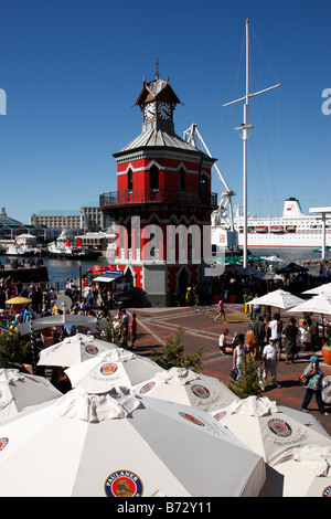 nach unten über den Uhrturm Square auf der V & A ist Wasser hinter der Uhrturm-Cape Town-Südafrika Stockfoto