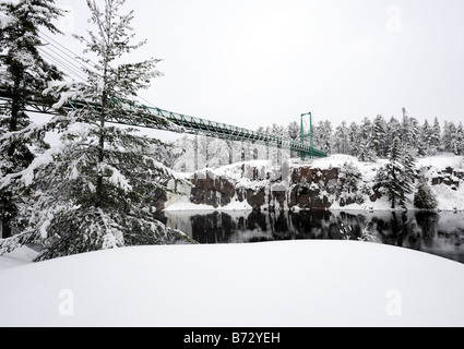 Schneemobil-Brücke über den French River, Ontario, Kanada Stockfoto