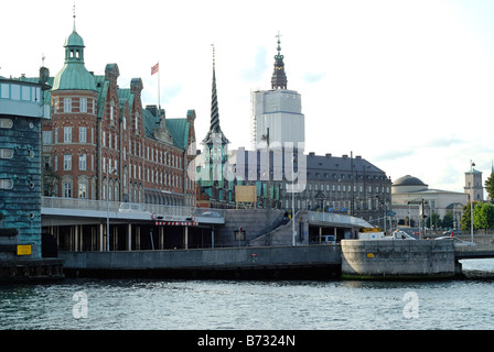 Blick auf den König Bibliothek und einer Börse Kopenhagen Dänemark Stockfoto