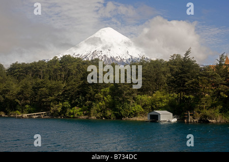 Vulkan Osorno betrachtet aus Lago Petrohue Stockfoto