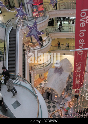 Burg-Mall in Norwich in Weihnachtszeit, Norwich, Großbritannien Stockfoto