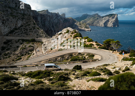 Cap de Formentor Mallorca Straße mit Cap de Catalunya in Ferne Stockfoto