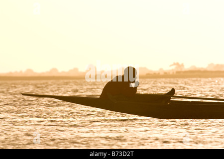 Angeln im Fluss Niger in der Nähe von Mopti Stockfoto