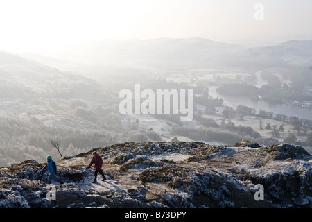 Wanderer an einem Wintertag auf "Gunners" wie im englischen Lake District. Stockfoto