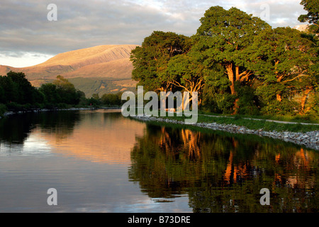 Abend im Caledonian Canal, Corpach in der Nähe von Fort William, Highlands, Schottland Stockfoto