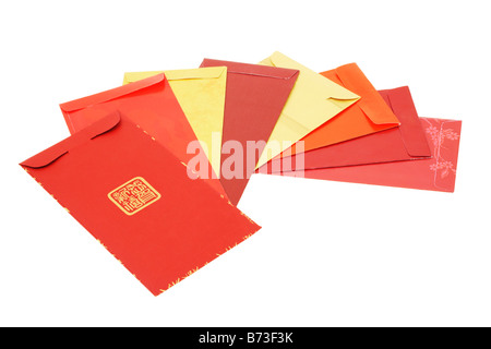 Acht chinesische Neujahr rote Pakete auf weißem Hintergrund angeordnet Stockfoto