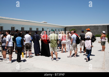 touristische Reisegruppe anhören der ehemaligen politischen Gefangenen Führer Robben Insel Cape Town-Südafrika Stockfoto