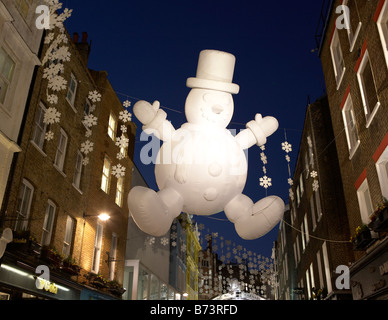 Riesiger Schneemann im Carnaby Street London UK Europe Stockfoto