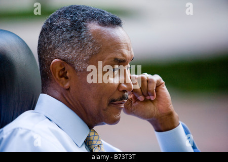 Nahaufnahme des mittleren Alters afrikanisch-amerikanischer Geschäftsmann Stockfoto