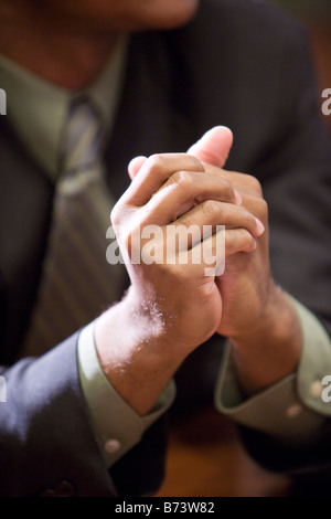 Nahaufnahme des gefalteten Händen der Geschäftsmann Stockfoto