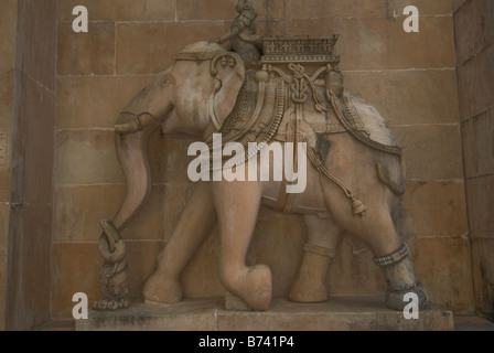 SCHNITZEREIEN AN DER WAND DER JAIN-TEMPEL IN SATRUNJAYA, GUJARATH Stockfoto