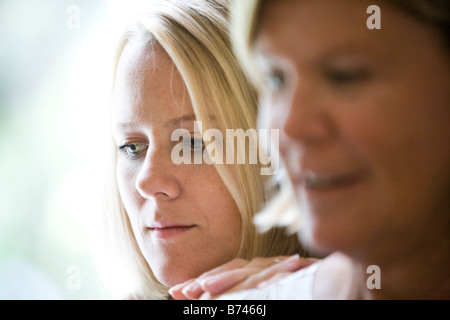 Nahaufnahme von Mutter und Erwachsene Tochter Stockfoto