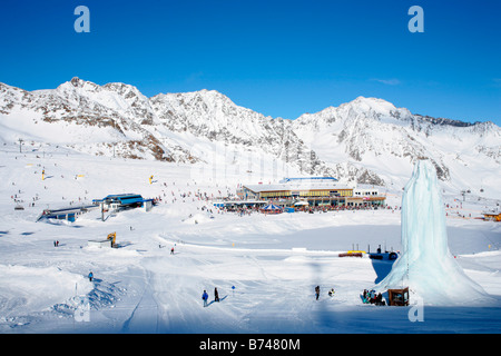 Panoramablick von der Bergstation Gamsgarten am Stubaier Gletscher in Tirol, Österreich Stockfoto