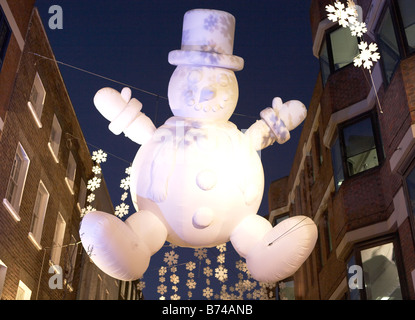 Riesiger Schneemann im Carnaby Street London UK Europe Stockfoto