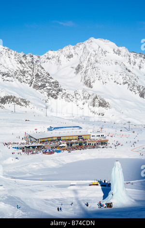 Panoramablick von der Bergstation Gamsgarten am Stubaier Gletscher in Tirol, Österreich Stockfoto