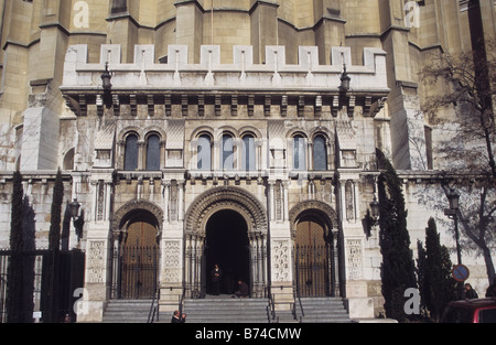 Im Mudéjar-Stil Seiteneingang, Nuestra Señora de Santa Maria De La Almudena Kathedrale, Madrid, Spanien Stockfoto