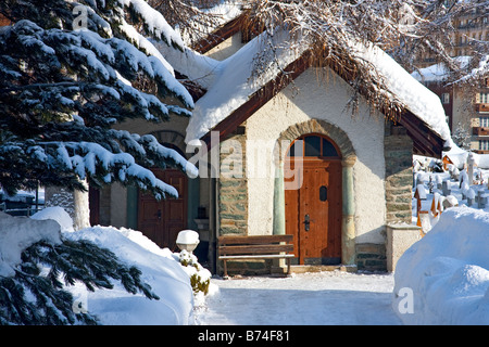 Bergkapelle neben Friedhof in Zermatt Schweiz Stockfoto