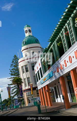 Neuseeland, Nordinsel, Napier, Art-Deco-Gebäude. Deco-Clock Tower und Freimaurer Hotel. Stockfoto