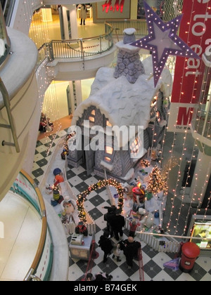 Burg-Mall in Norwich in Weihnachtszeit, Norwich, Großbritannien Stockfoto