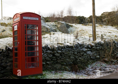 Die rote Telefonzelle in Bampton Dorf Penrith Cumbria, das in einer Szene im Film 1986 "Withnail und ich" zu sehen Stockfoto