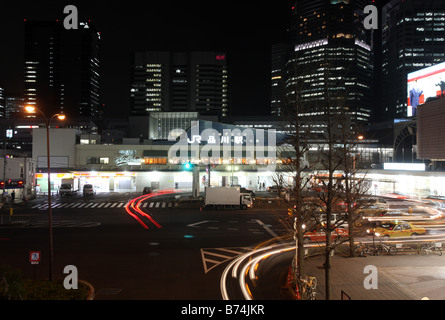 Shinagawa-Viertel in der Stadt von Tokio in der Nacht mit dem JR-Bahnhof Shinagawa Stockfoto