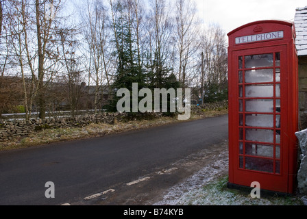 Die rote Telefonzelle in Bampton Dorf Penrith, Cumbria, das in einer Szene in der 1986 Film Withnail und ich sehen Stockfoto