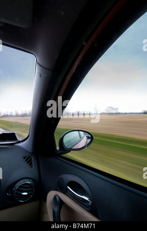 Panoramablick aus dem Fenster eines fahrenden Autos Stockfoto