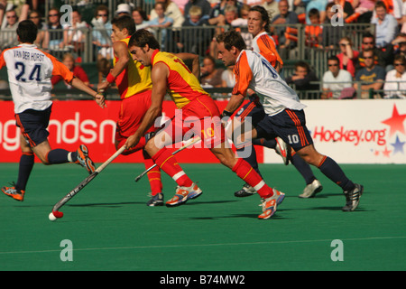 Hockey-Spieler im Wettbewerb bei der Euro-Nationen 2007 in Manchester uk (Spanien / Niederlande) Stockfoto