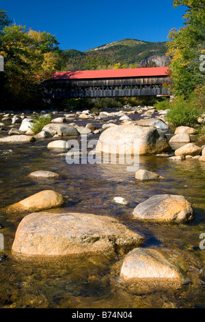 Gedeckte Brücke über den Swift-Fluss im White Mountain National Forest am Albany New Hampshire USA Stockfoto