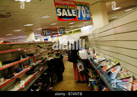 Letzter Tag des Ortsverbandes Woolworths in Brixton, Südlondon. Stockfoto