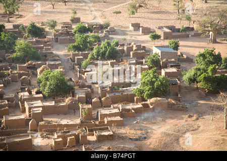 Der Schlamm Ziegel Dorf von Teli im Dogonland knapp unterhalb der Böschung Bandiagara Stockfoto