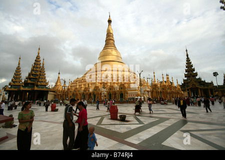 Goldene Stupa Shwedagon-Pagode Yangon Myanmar Stockfoto