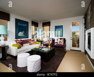 Farbenfrohe moderne Wohnzimmer Stockfoto