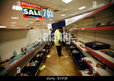 Letzter Tag des Ortsverbandes Woolworths in Brixton, Südlondon. Stockfoto