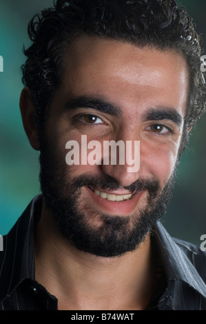 Porträt eines jungen nahöstlichen lächelnd Stockfoto