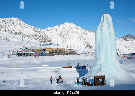 Panoramablick von der Bergstation Gamsgarten am Stubaier Gletscher in Tirol, Österreich Stockfoto