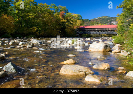 Gedeckte Brücke über den Swift-Fluss im White Mountain National Forest am Albany New Hampshire USA Stockfoto