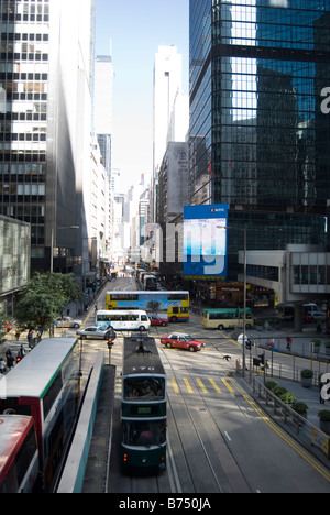 Straßenbahnen und Verkehr, Des Voeux Road Central, Sheung Wan, Victoria Harbour, Hong Kong Island, Hongkong, China Stockfoto