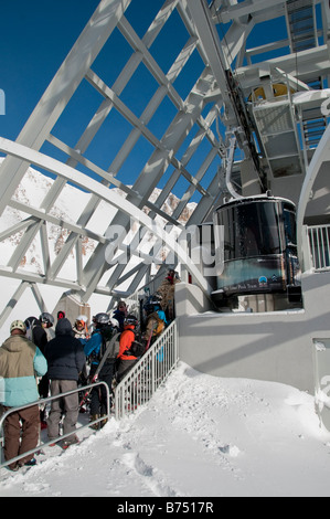 Straßenbahnwagen am unteren Terminal, Lone Peak Tram, Montana, Big Sky, Big Sky Resort. Stockfoto