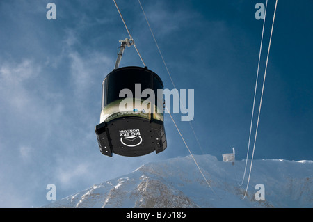 Straßenbahnwagen Annäherung an Talstation, Lone Peak Tram, Montana, Big Sky, Big Sky Resort. Stockfoto