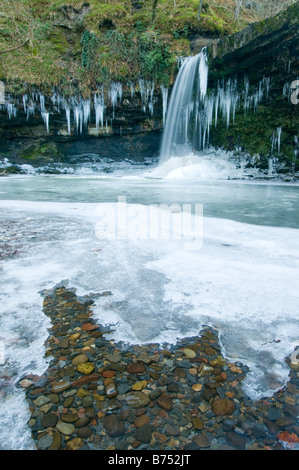 Sgwd Gwladys auf Afon Pyrddin nach einem Winter Kälteeinbruch. Stockfoto