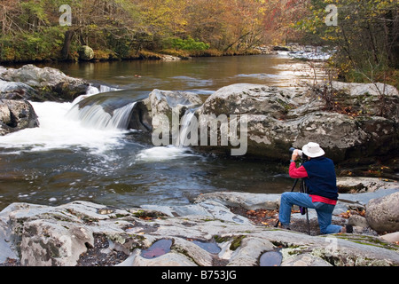 Fotograf auf der Little Pigeon River in den Smoky Mountains Stockfoto