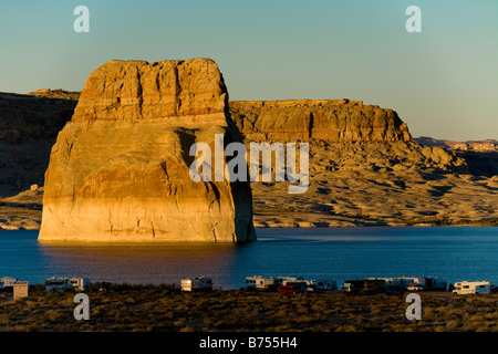 Lone Rock, Lake Powell in der Glen Canyon National Recreation Area, Kane County Utah, in der Nähe von Page, Arizona, USA Stockfoto