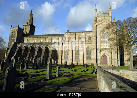 Außenseite der Dunfermline Abbey Kirche Stockfoto