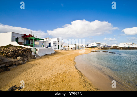 Caleta del Sebo Europa Insel Isla Graciosa Lanzarote Kanarische Inseln Spanien Dorf Port Hafen Hafen Schiffe Stockfoto